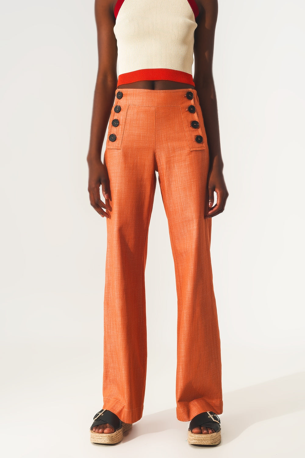 Q2 Pantalones en naranja estilo marine con botones