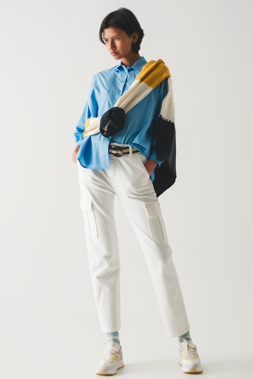 Pantalones estilo cargo en blanco