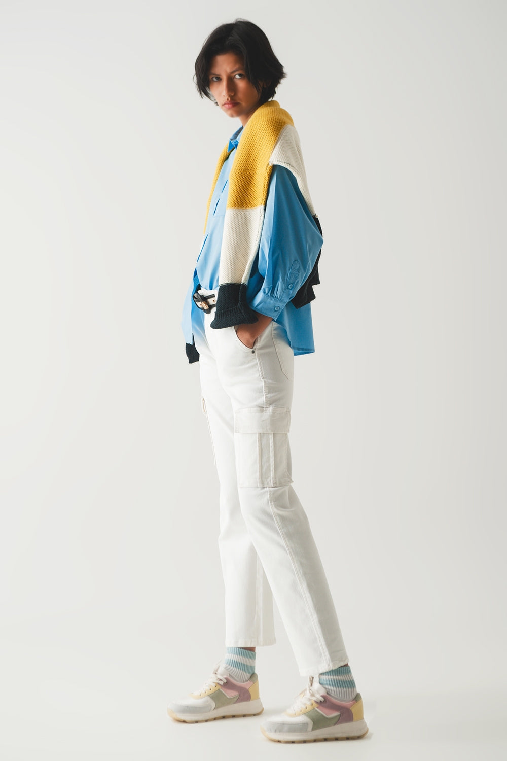 Pantalones estilo cargo en blanco