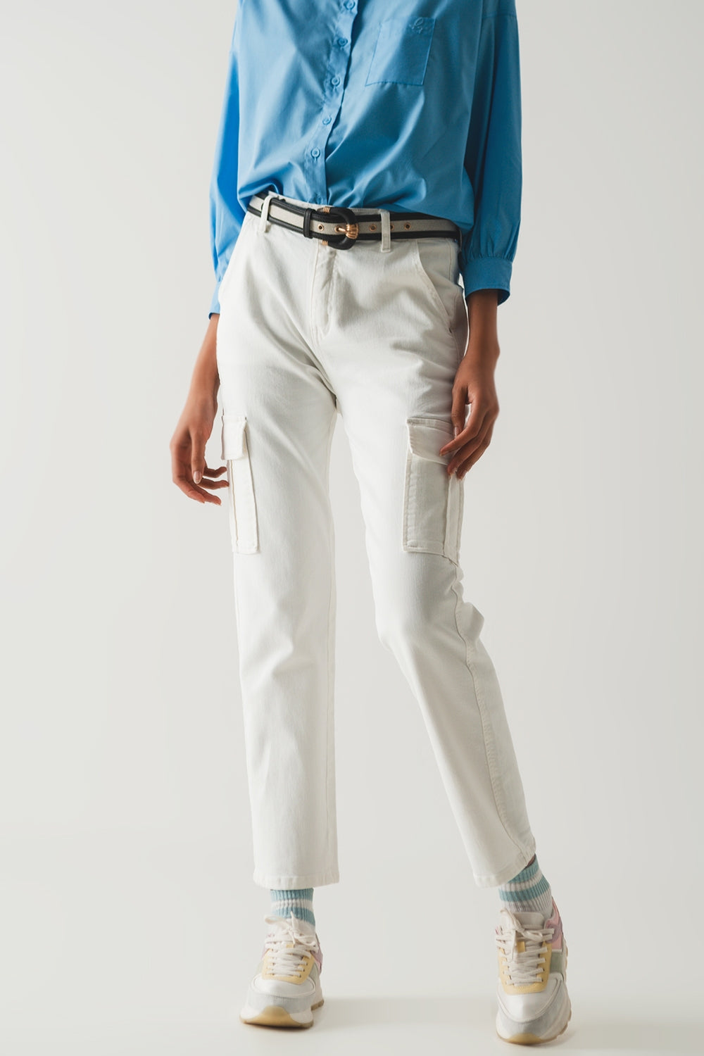 Pantalones estilo cargo en blanco