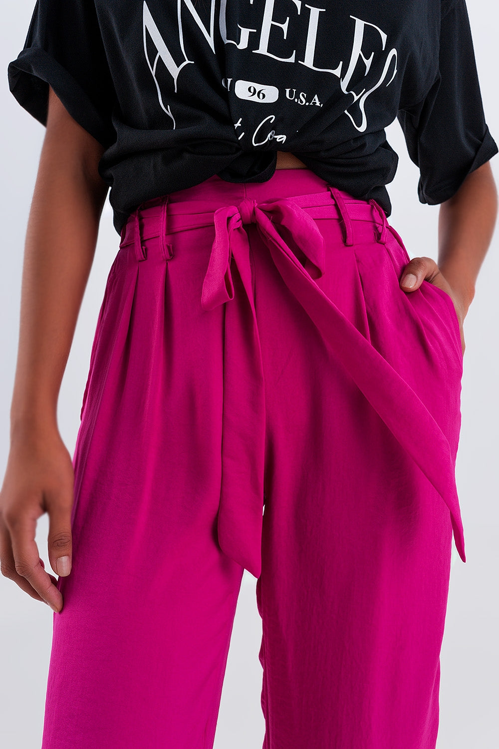 Pantalones fucsia de pernera ancha con cinturón