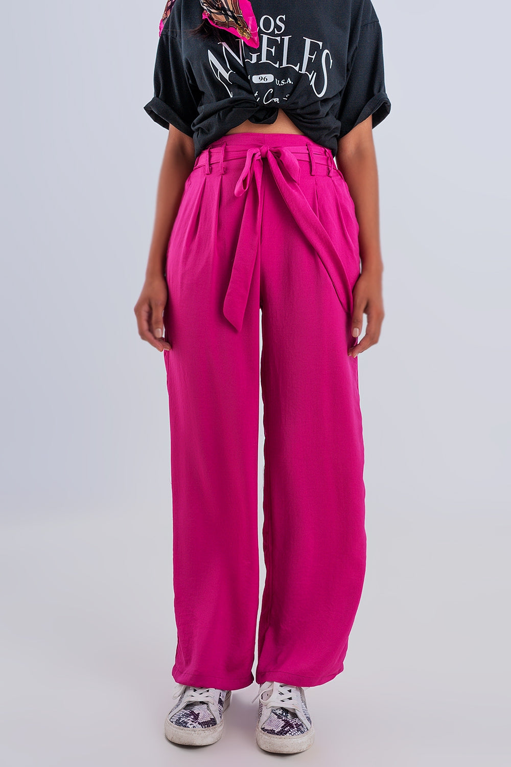 Pantalones fucsia de pernera ancha con cinturón