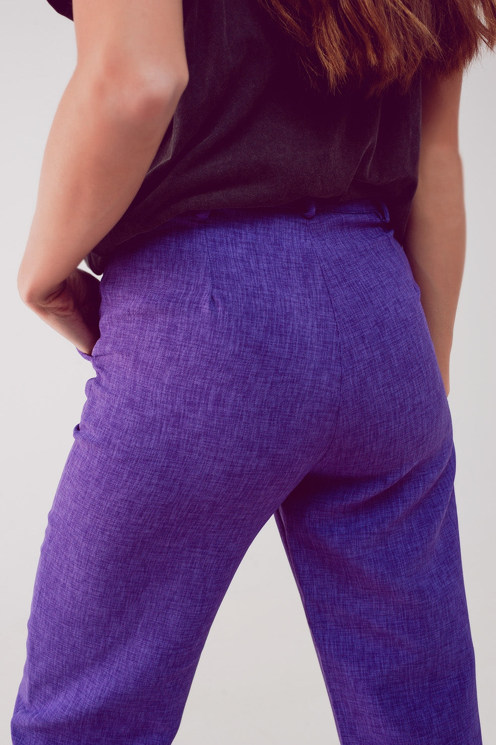 Pantalones morados de corte sartorial y pernera recta