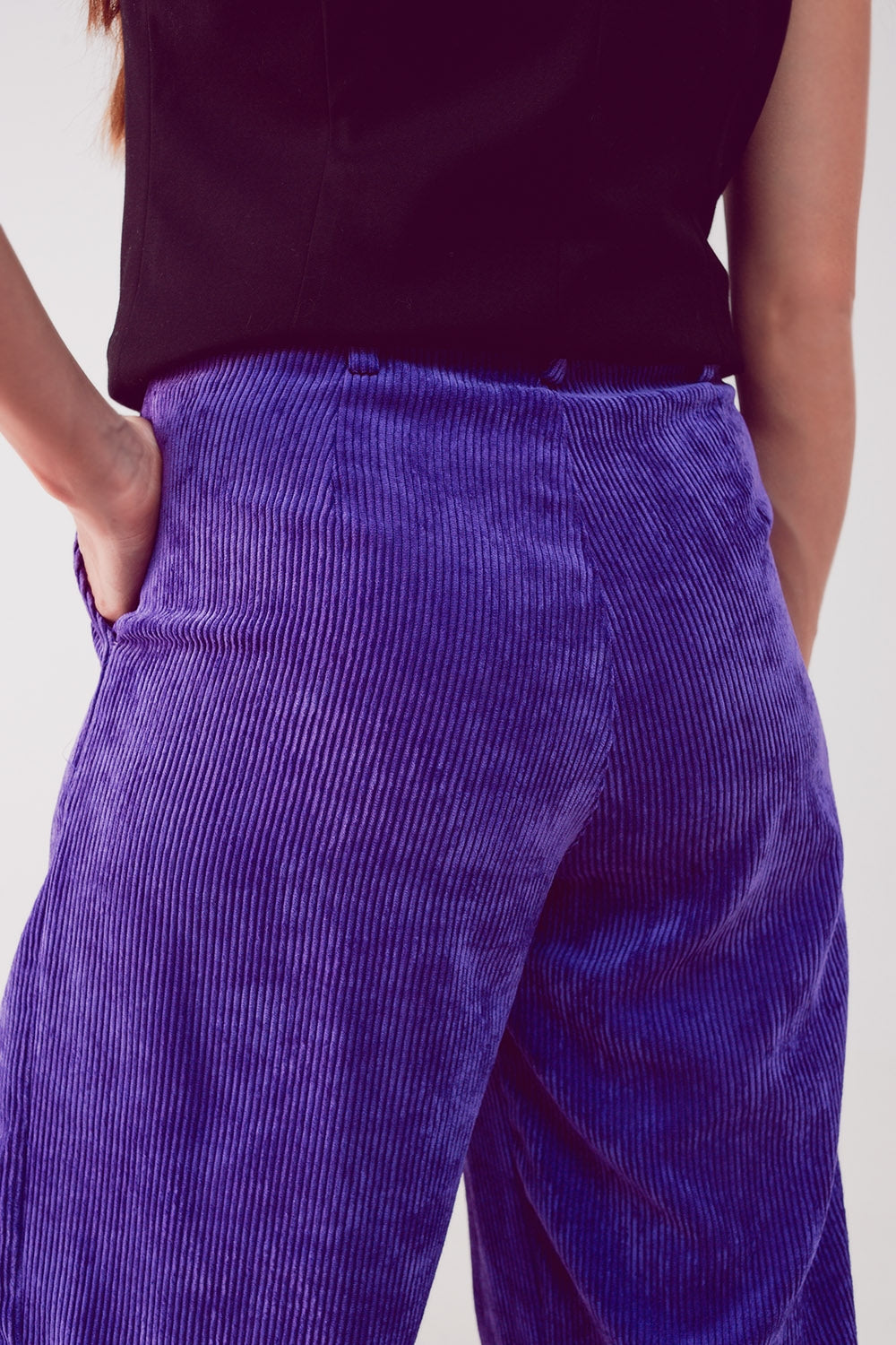 Pantalones morados de pernera ancha de pana