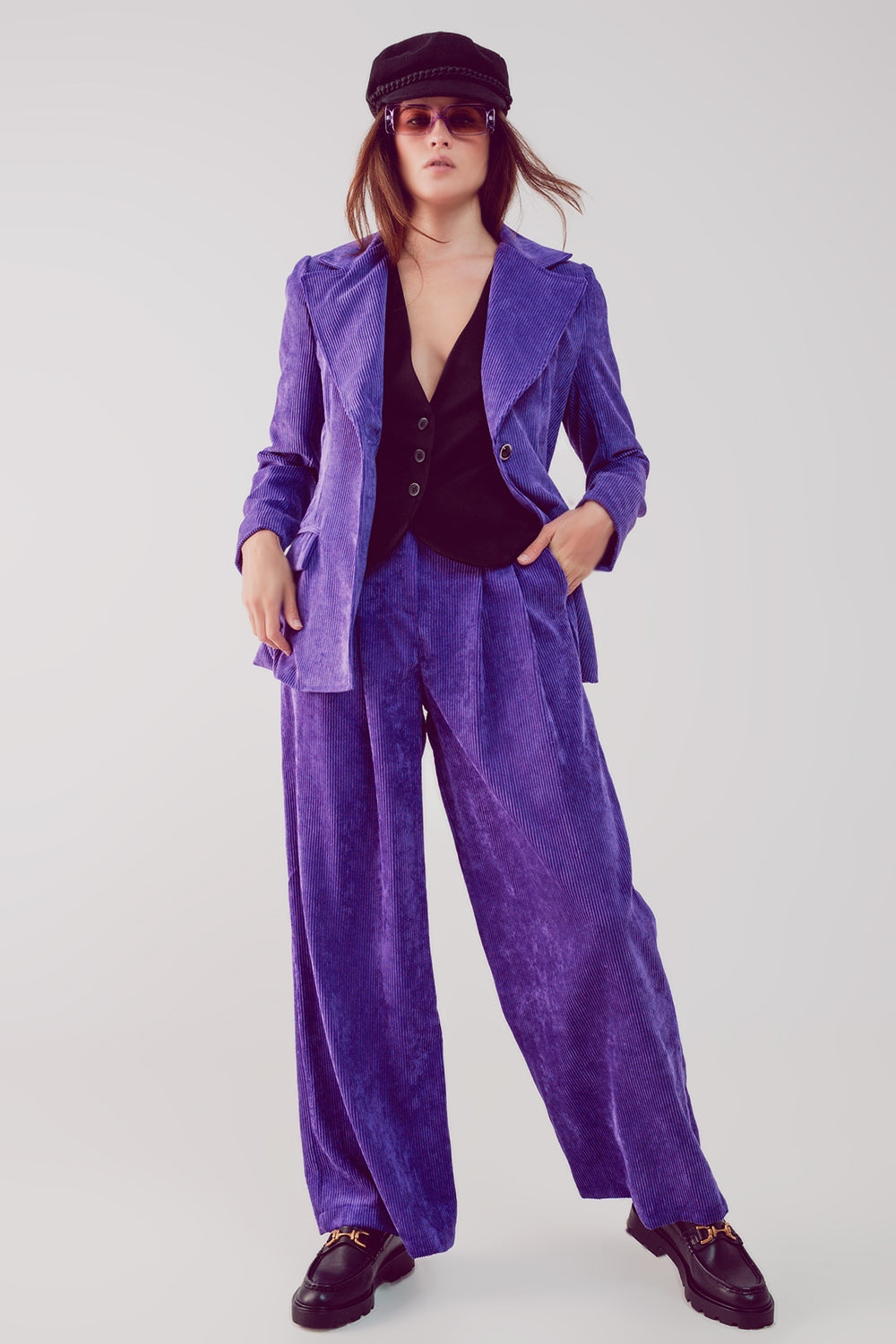 Pantalones morados de pernera ancha de pana