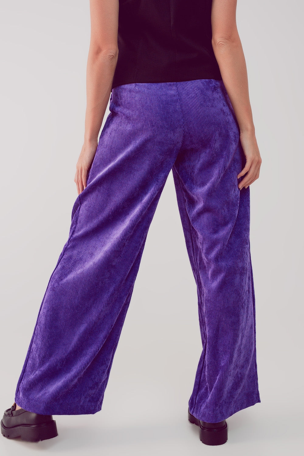 Pantalones morados de pernera ancha de pana