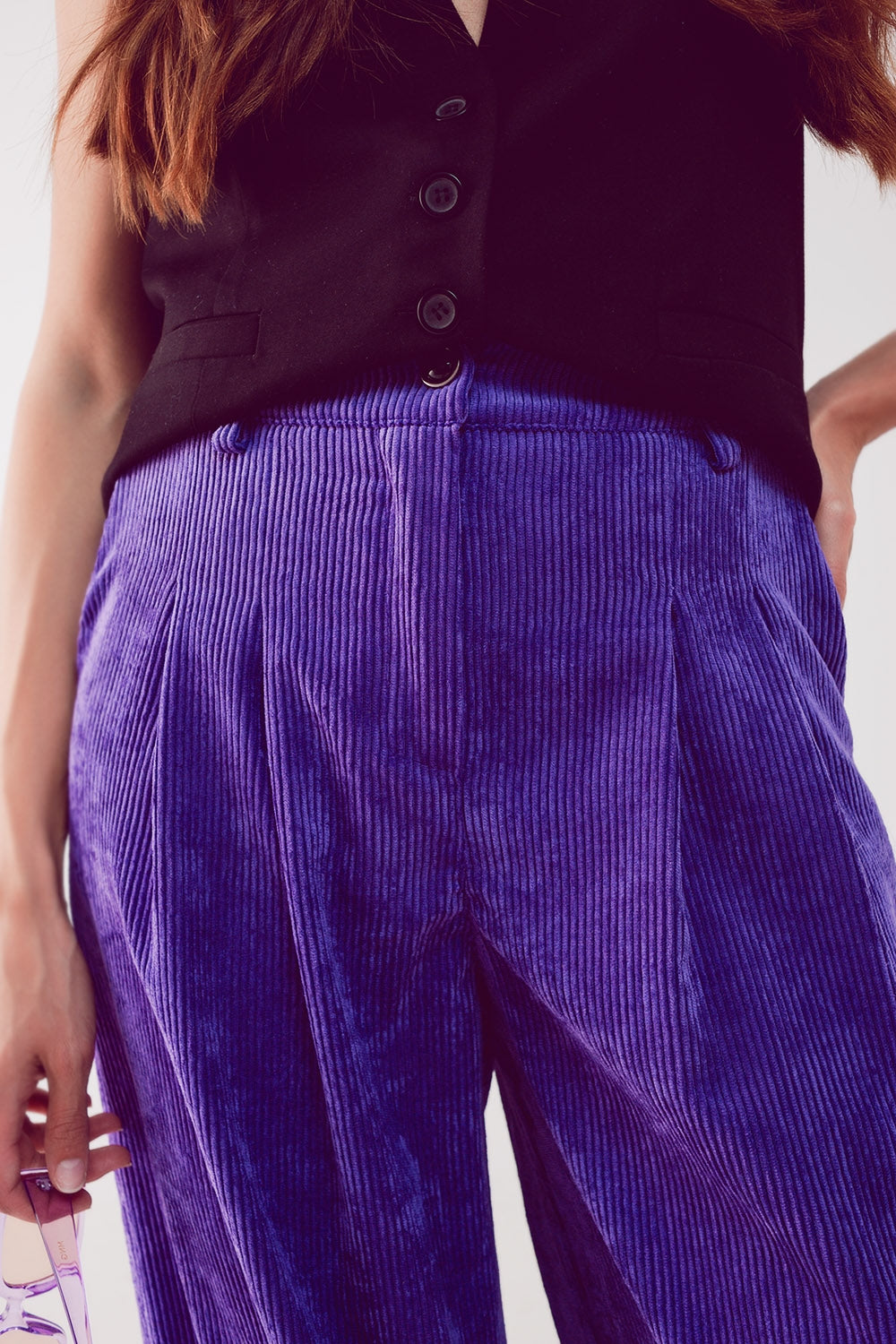 Pantalones morados de pernera ancha de pana
