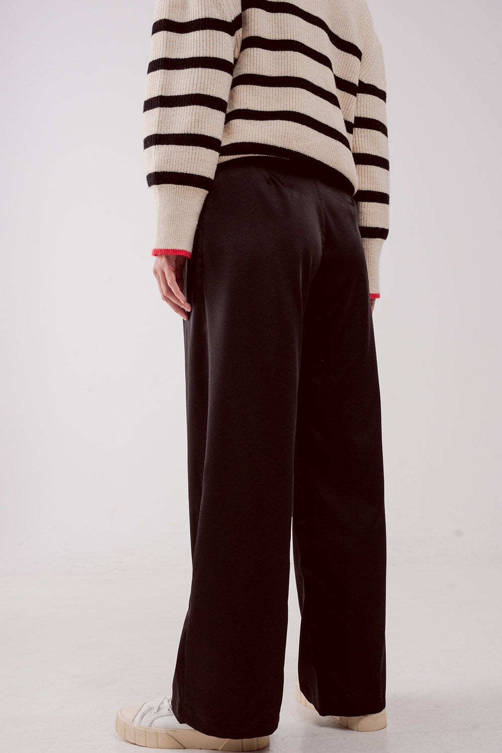 Pantalones palazzo con pinzas en negro