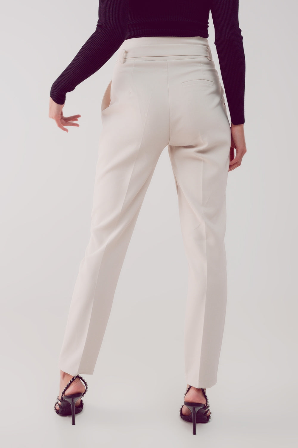 Pantalones pitillo crudos con cintura estilo paperbag