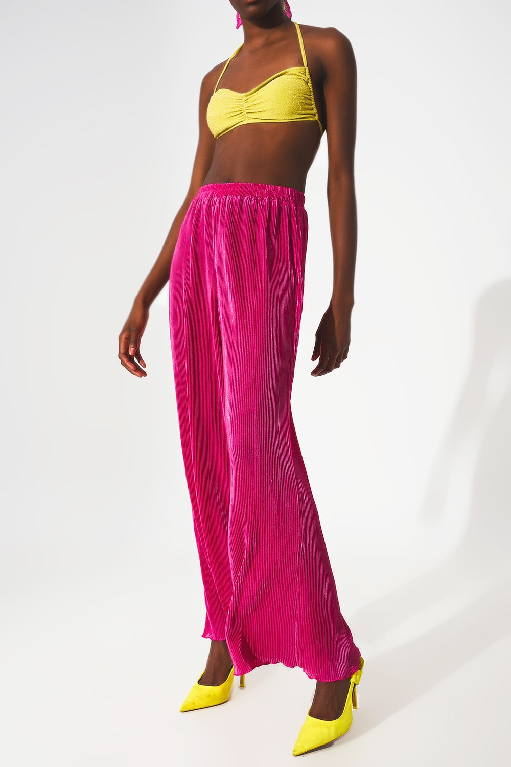 Pantalones plisados de satén fucsia