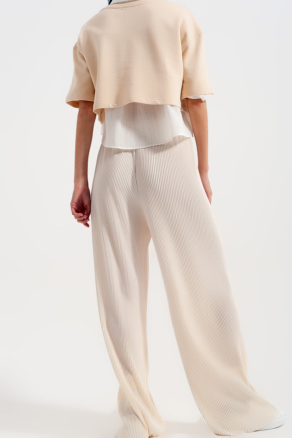 Pantalones plisados estilo culottes en color crema