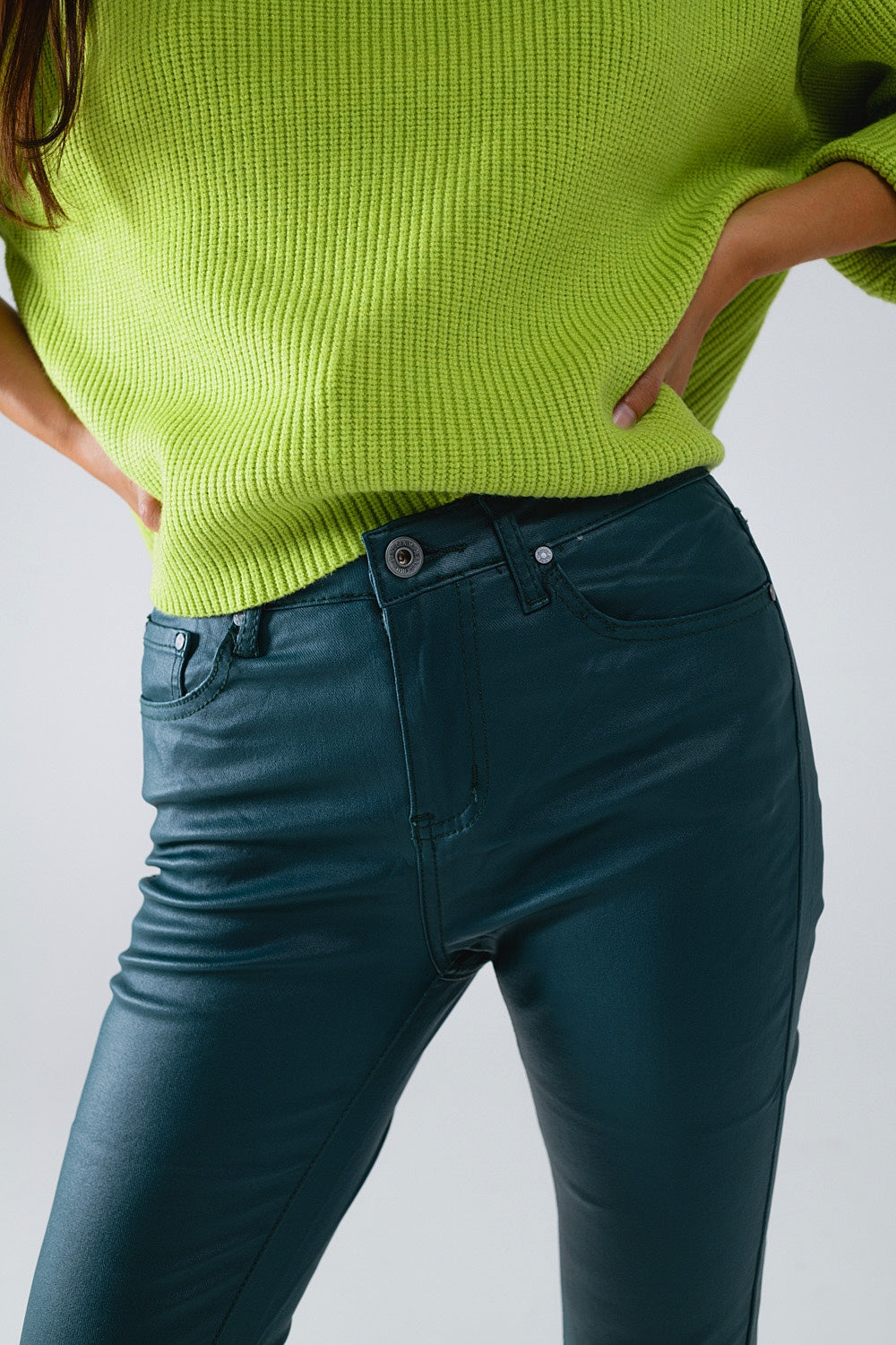 Pantalones super pitillo de piel sintética verde oscuro