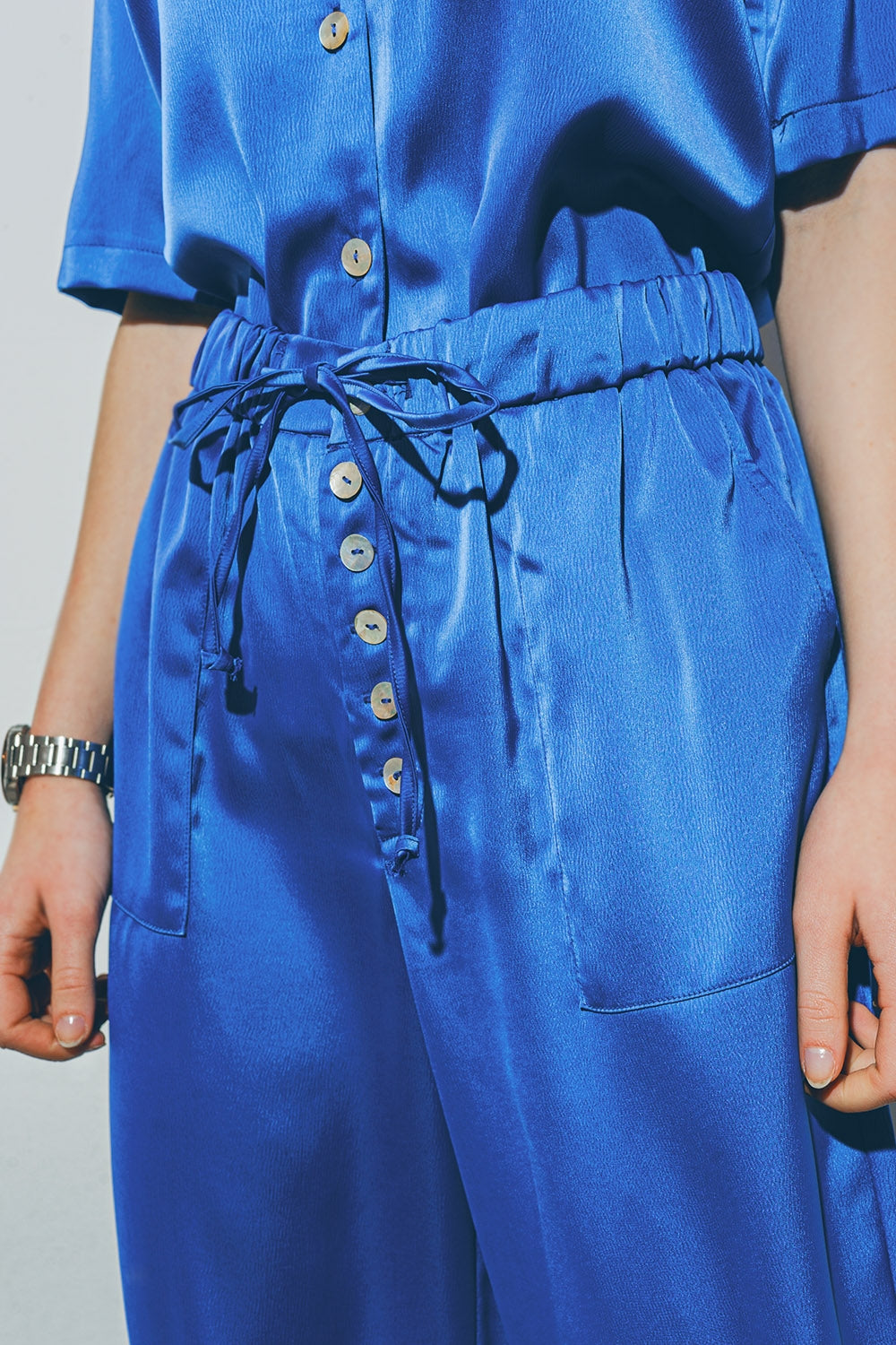 Pantalones tobilleros de Satén en Azul