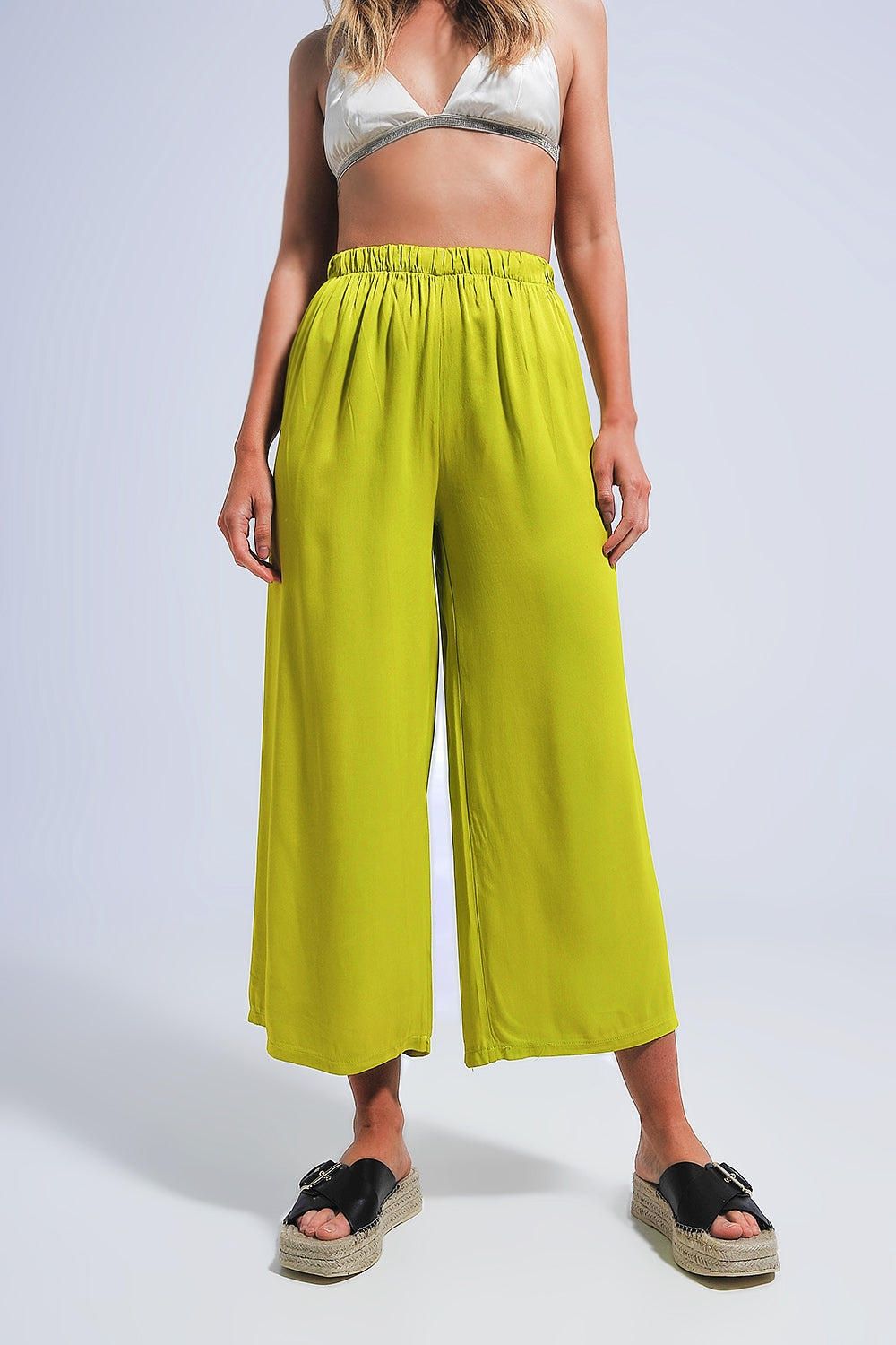 Pantalones verdes de pernera ancha de satén