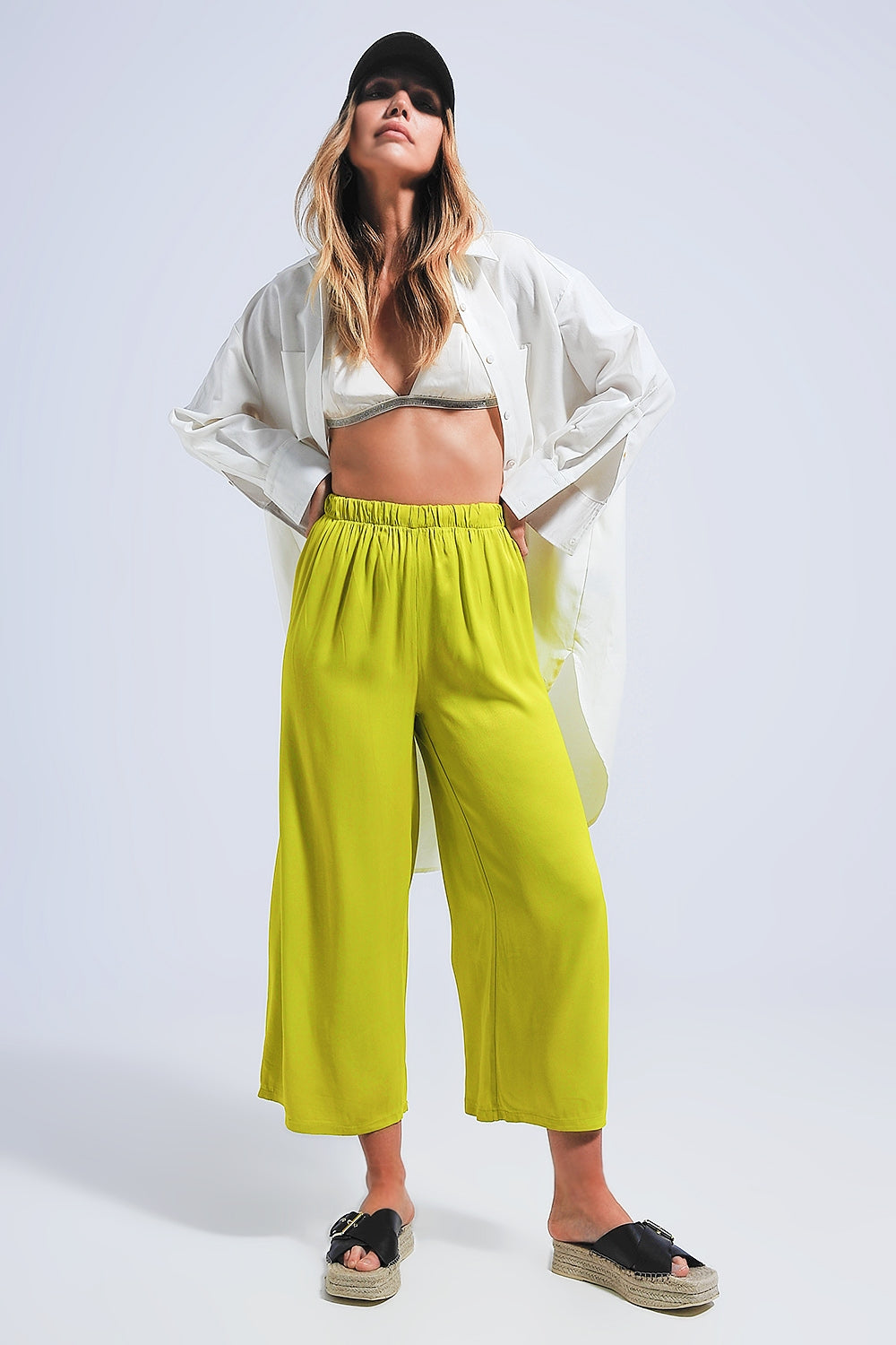 Pantalones verdes de pernera ancha de satén