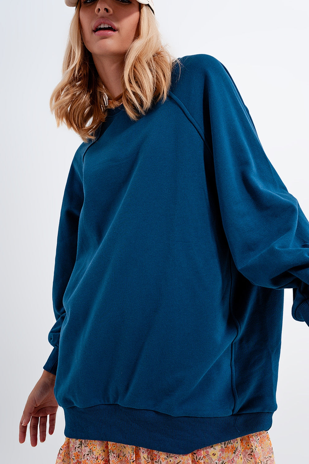Sudadera azul extragrande con detalle de costuras
