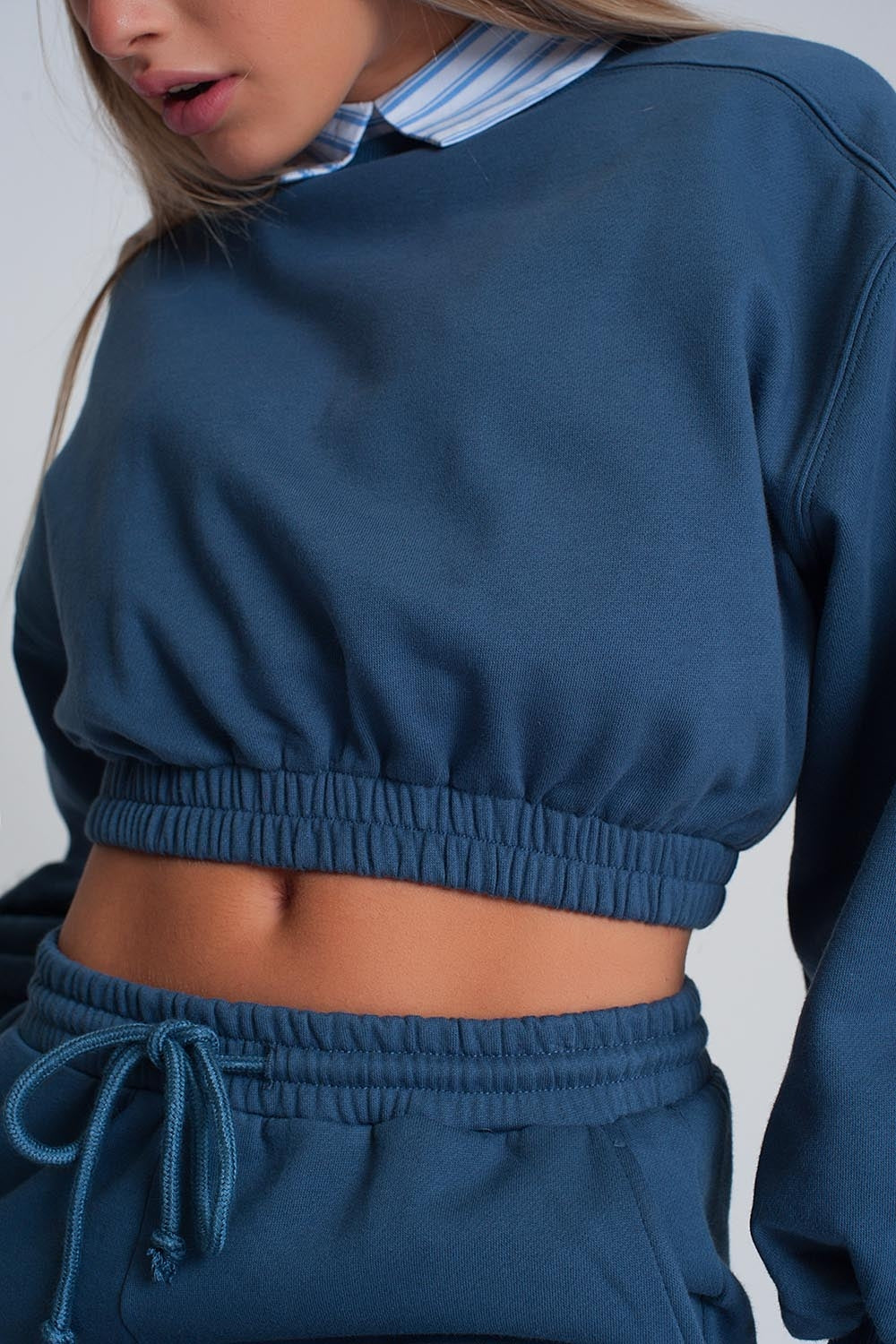 Sudadera corta deportiva en azul