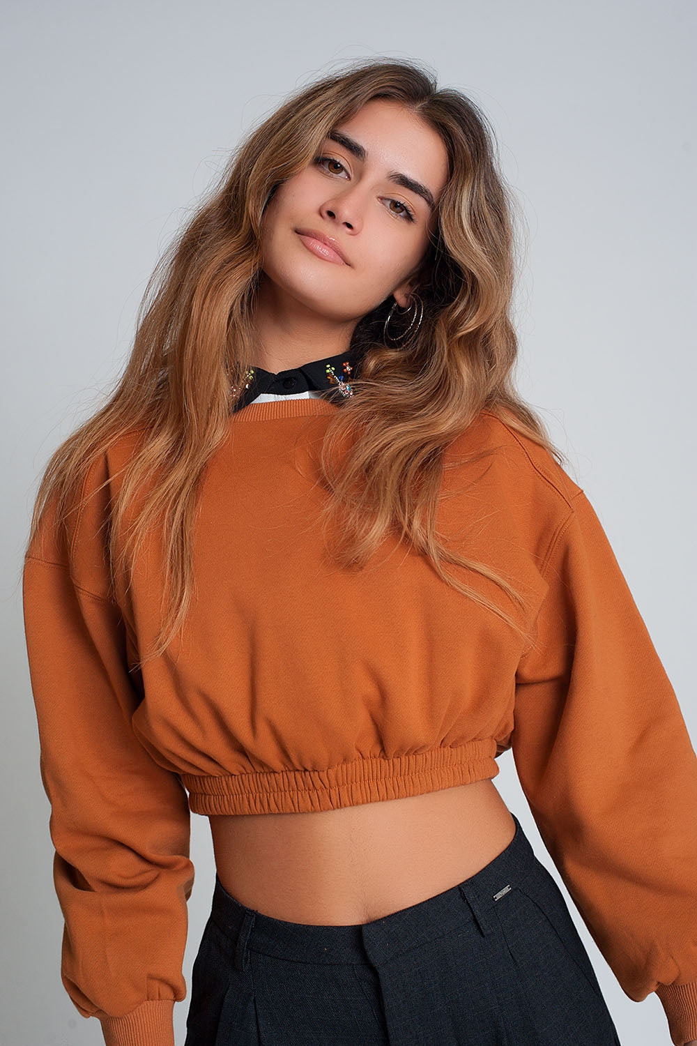 Sudadera corta deportiva en camel