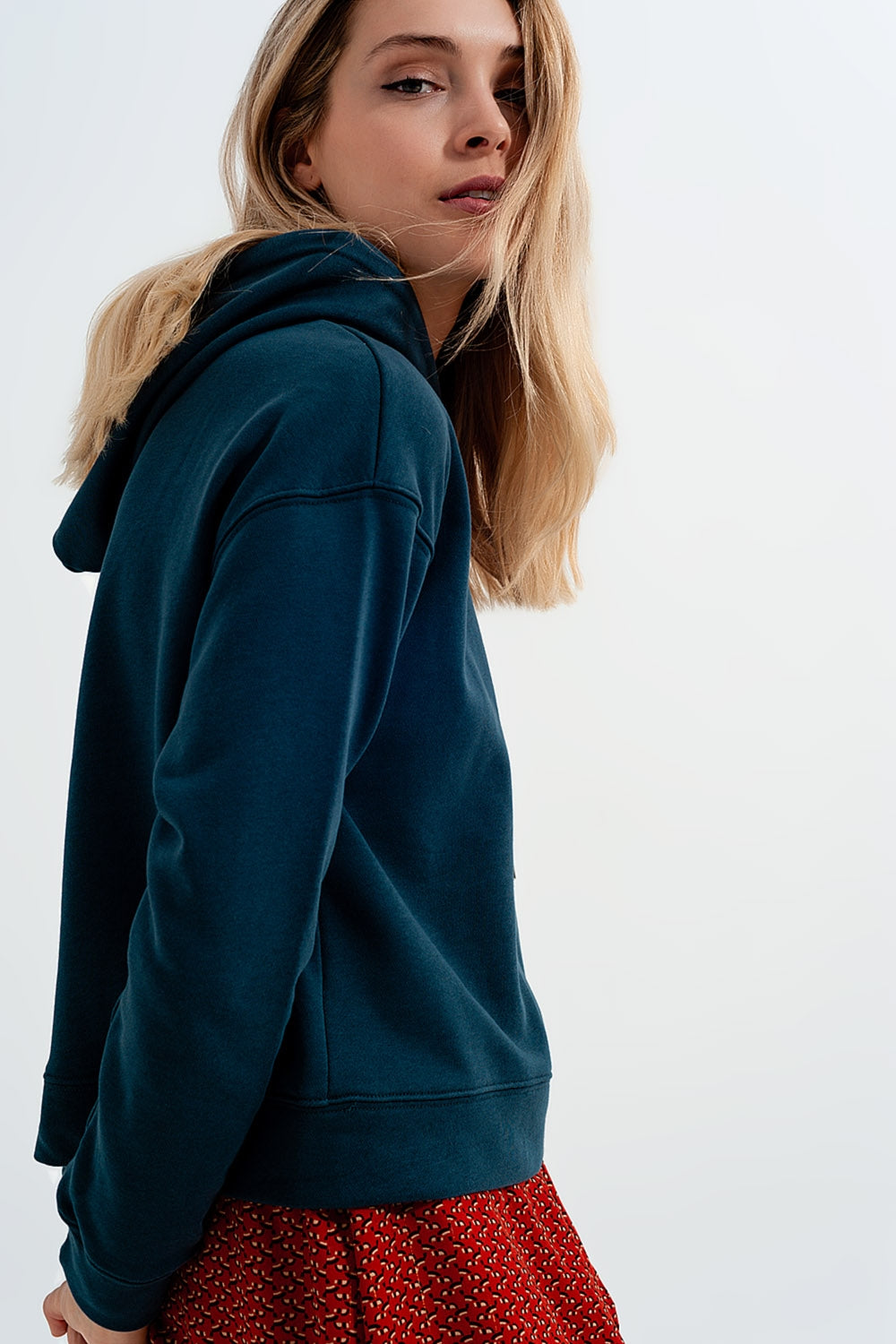 Sudadera verde con capucha