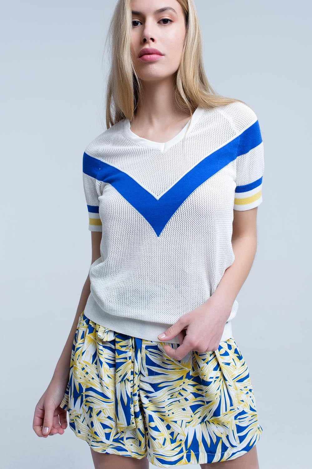 Sueter calado blanco con detalle linea azul