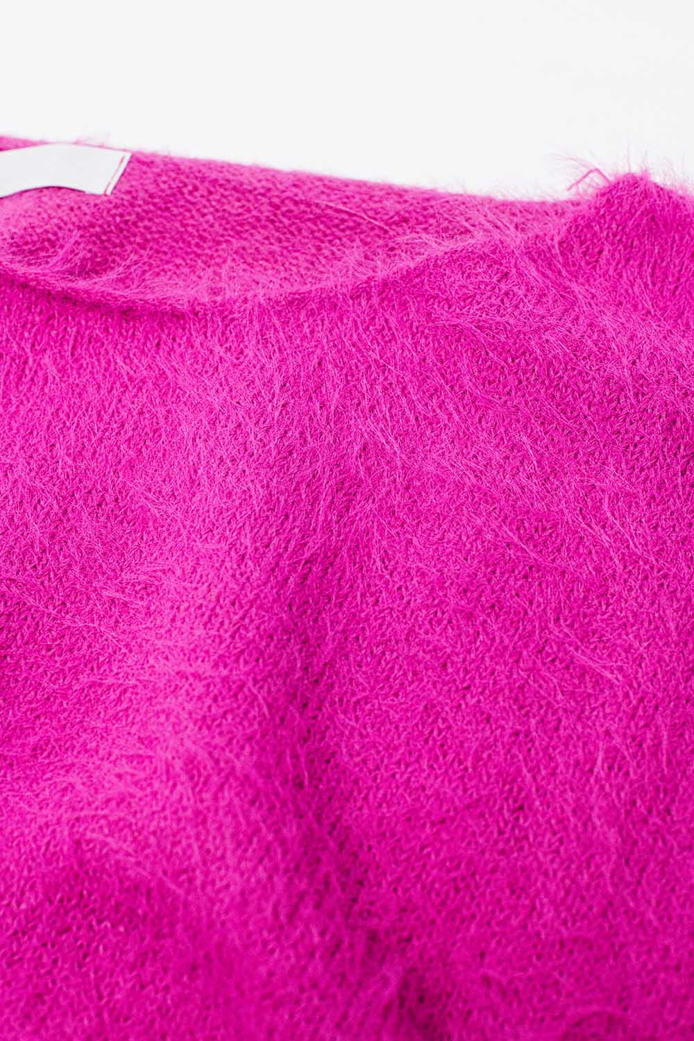 suéter corto esponjoso en fucsia ajustado a la cintura