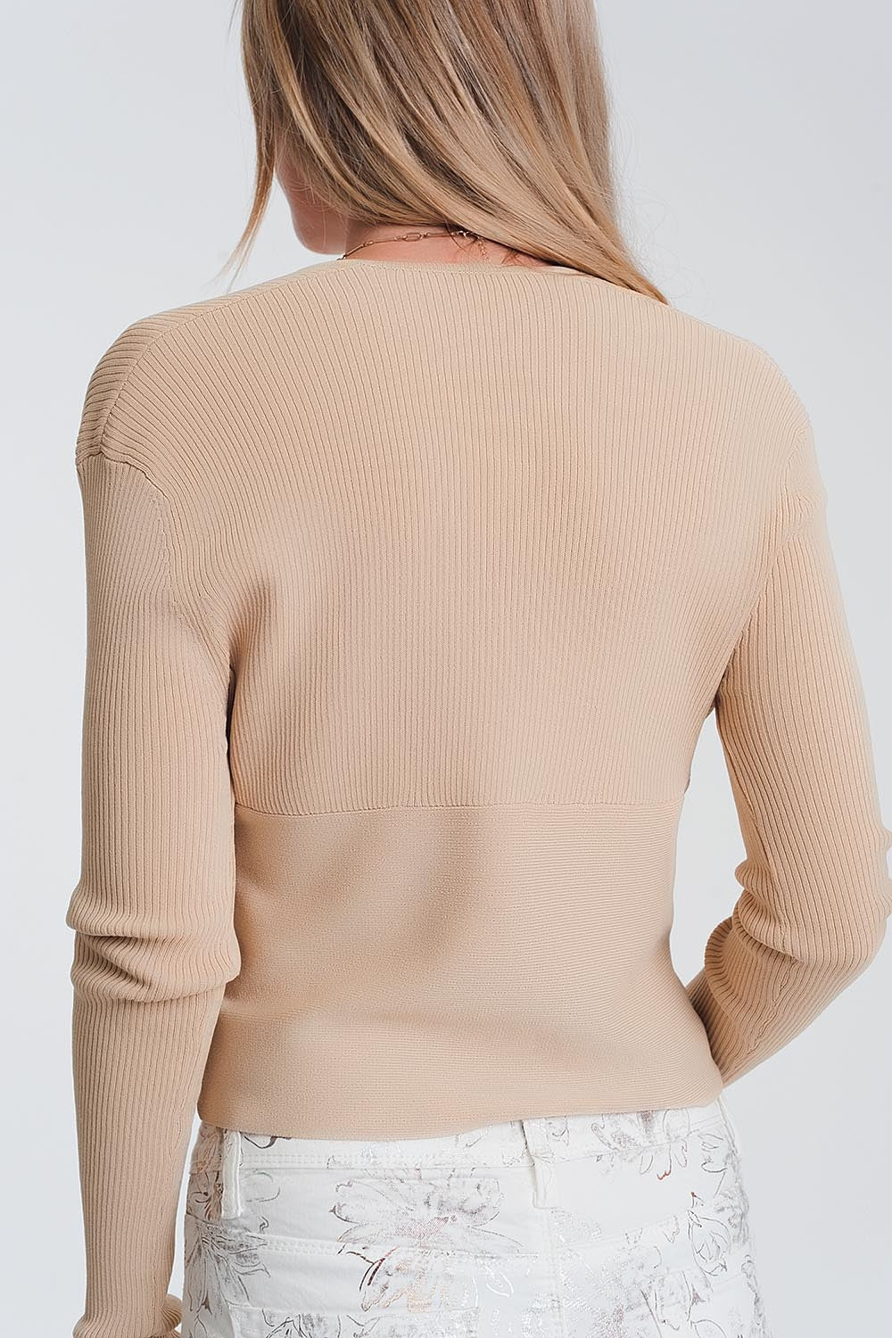 Sueter de canale en beige de cuello pico