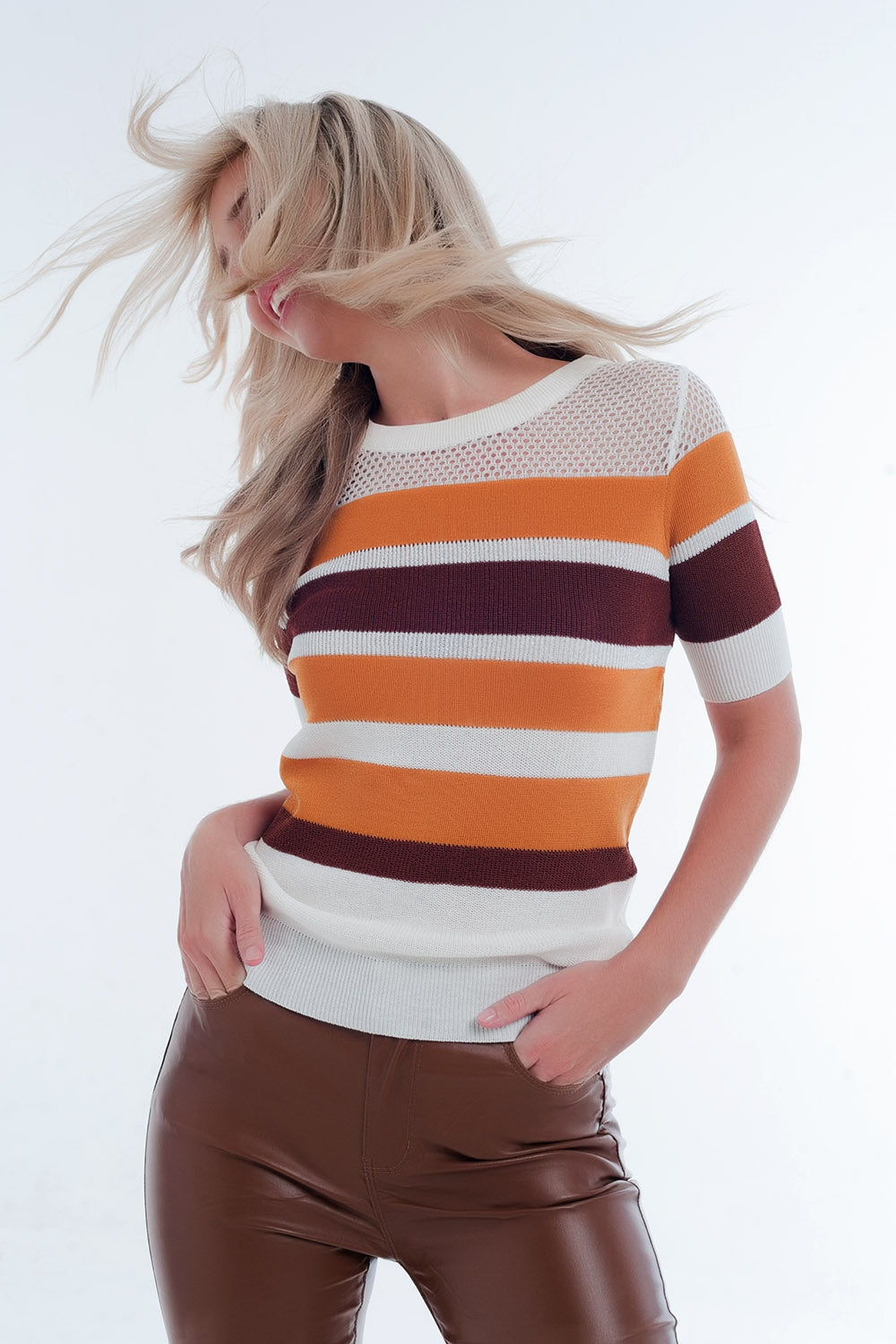 Sueter de punto calado a rayas color mostaza