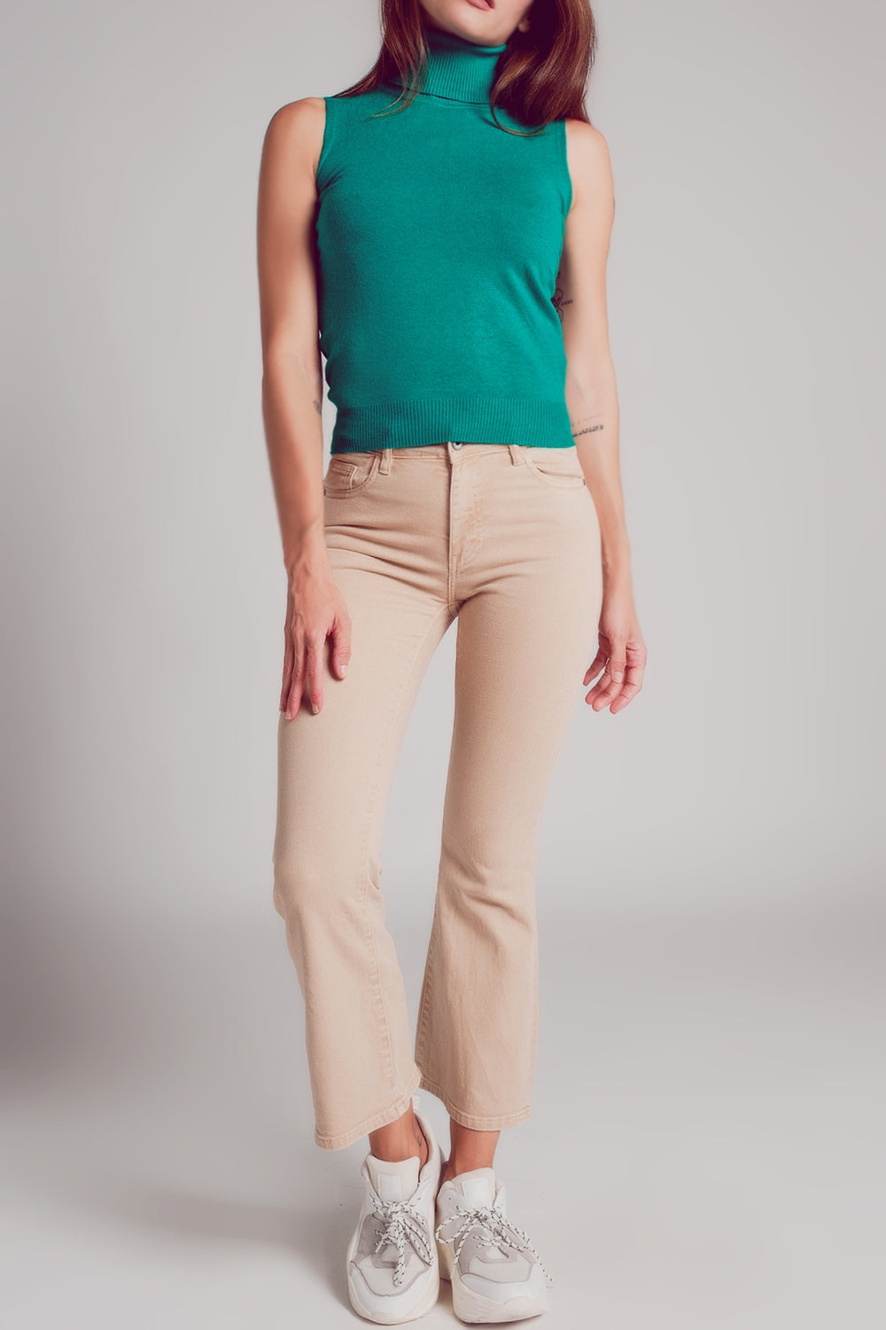 sueter sin mangas cuello alto en verde