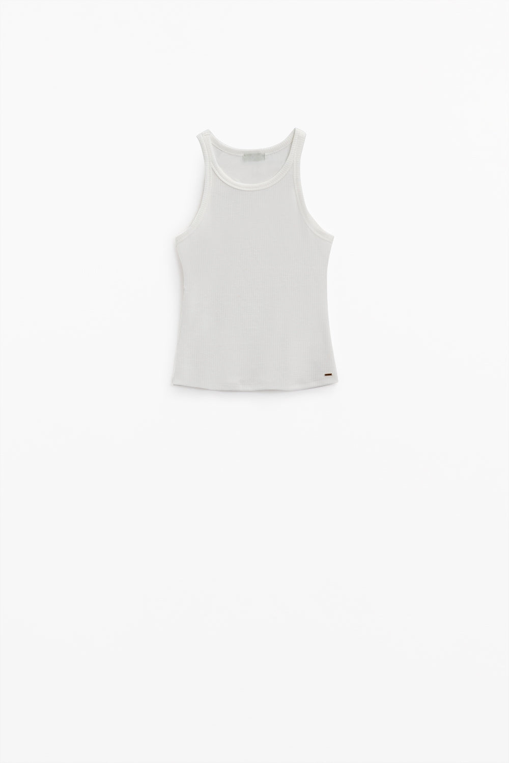 Top blanco sin mangas con detalles acanalados