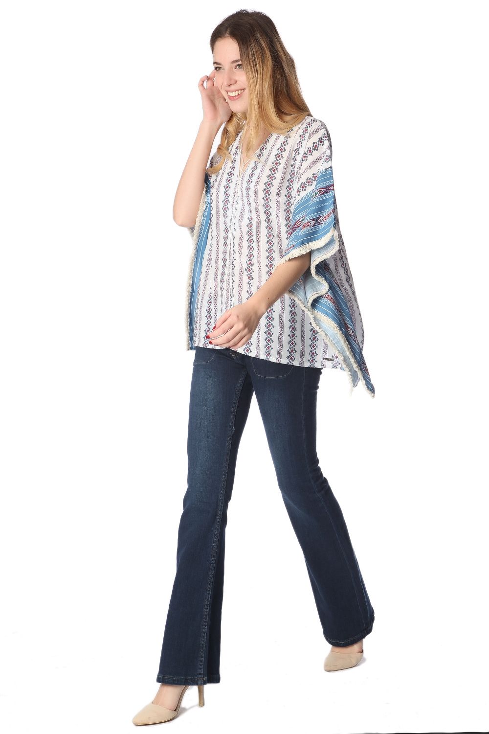 Top extragrande estilo poncho con estampado tribal azul