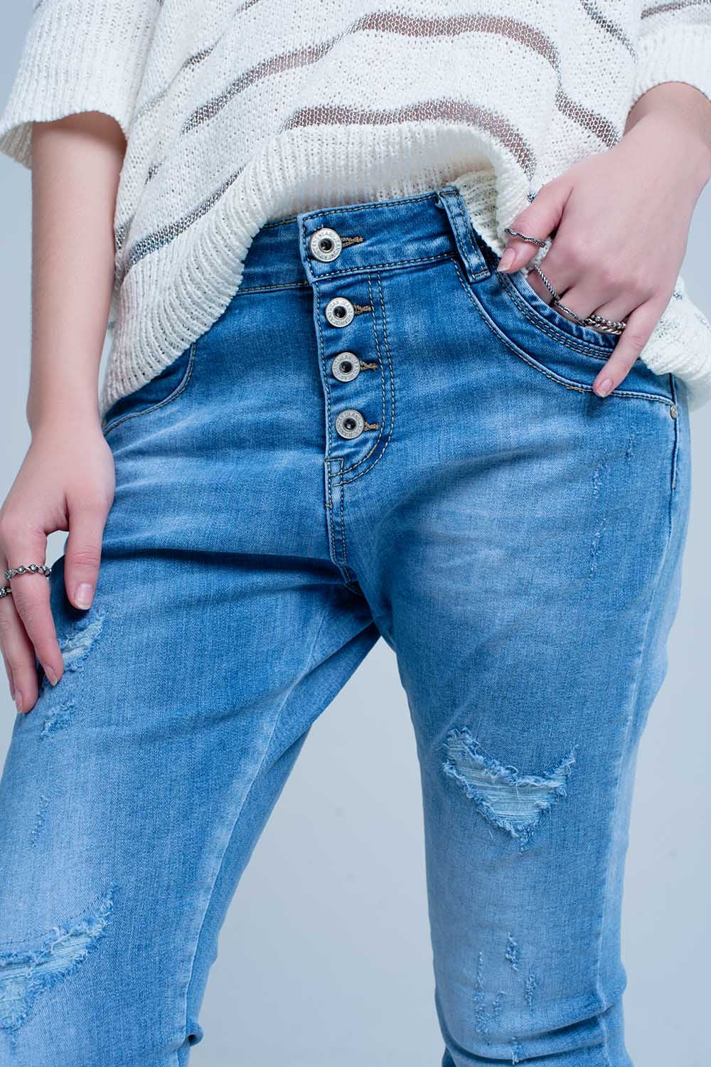 Vaquero azul lavado rasgado boyfriend