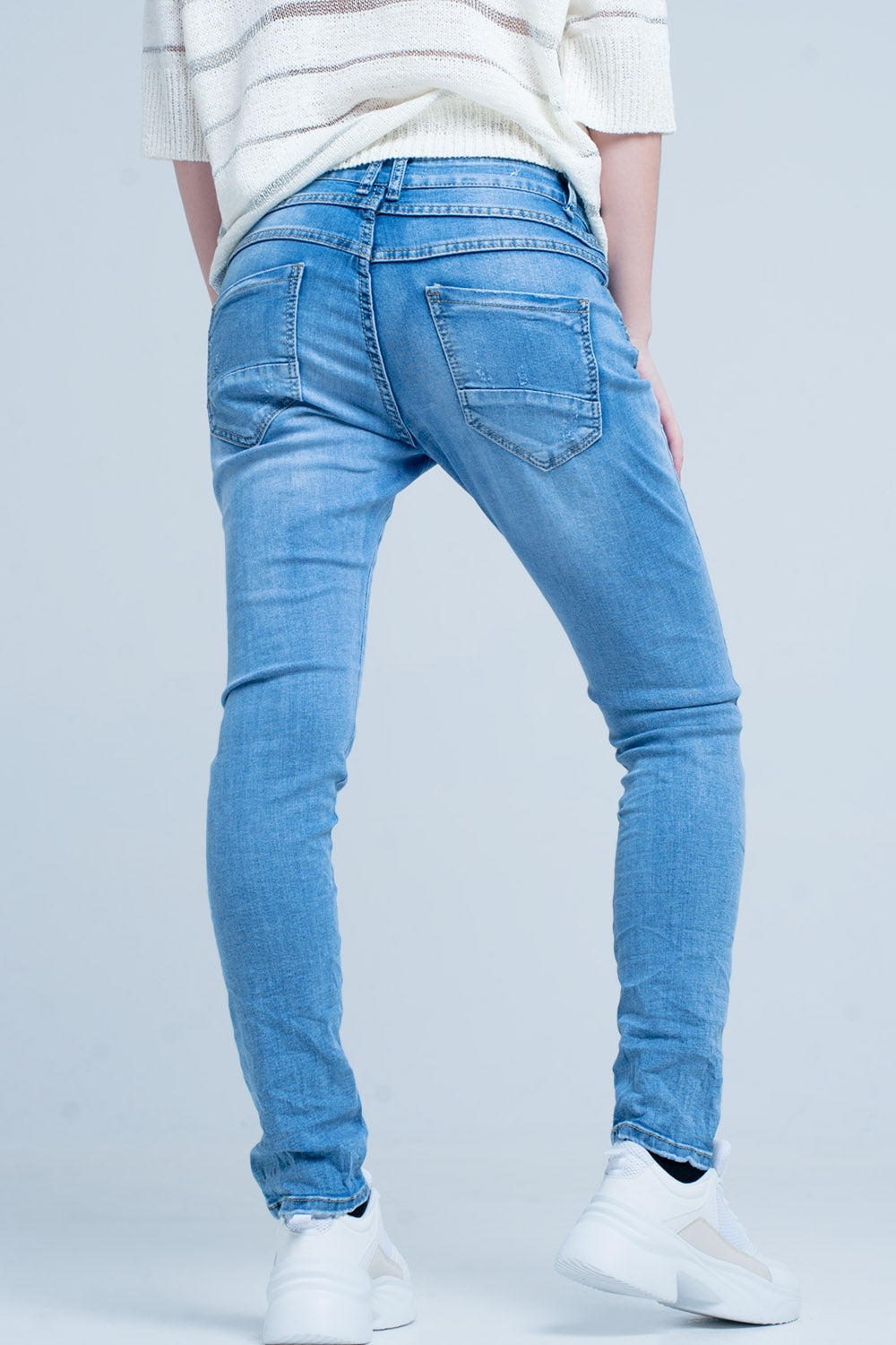 Vaquero azul lavado rasgado boyfriend