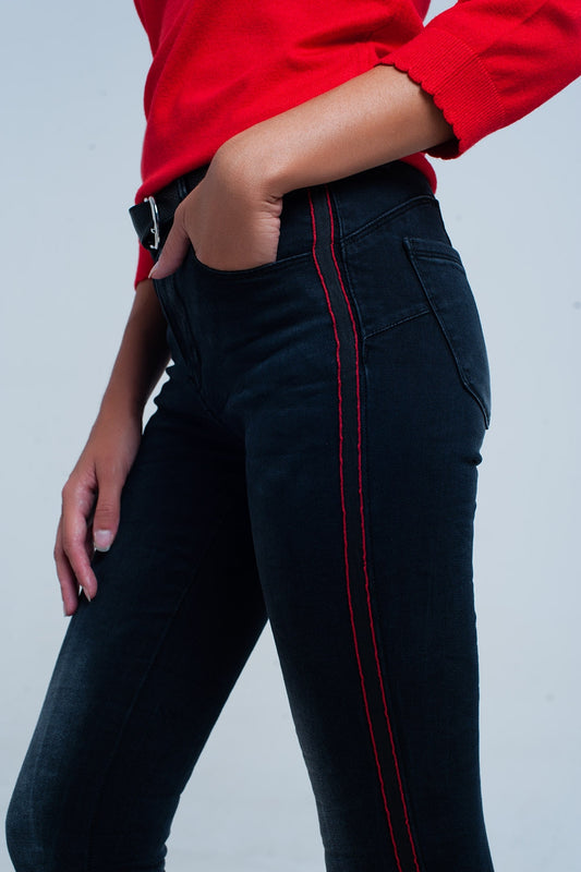 Q2 Vaquero negro ajustado con tira lateral roja