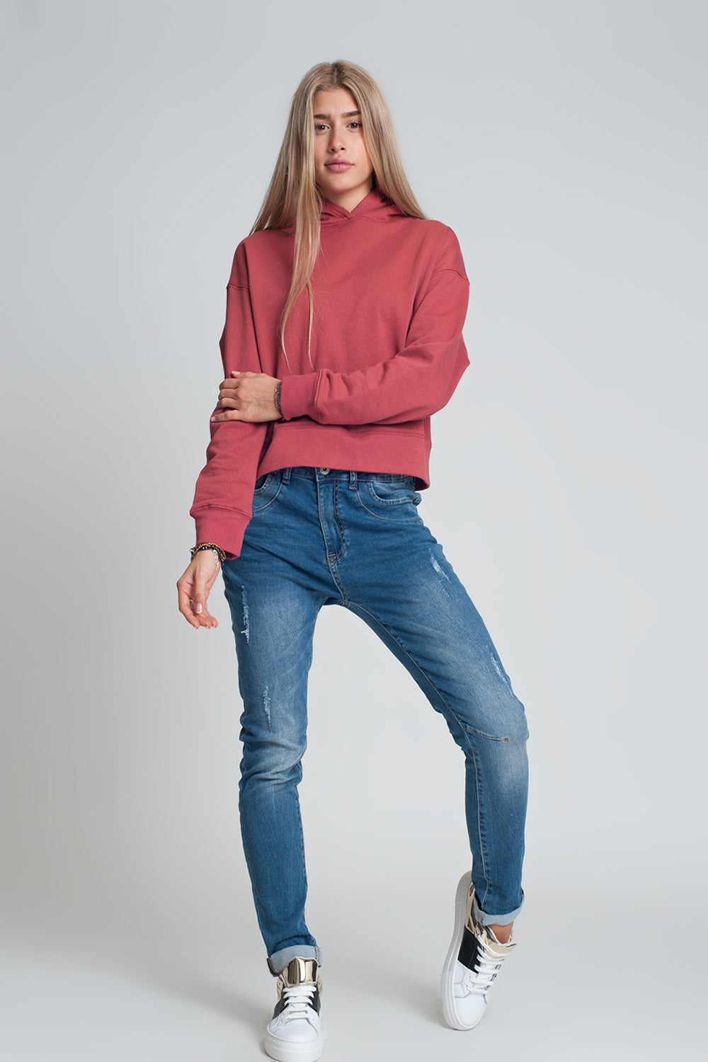 Vaqueros boyfriend azules con diseño desgastado