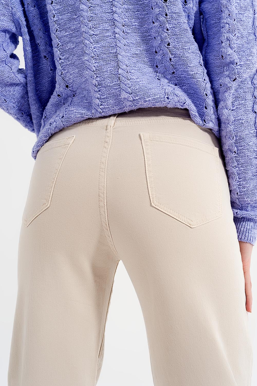 Vaqueros capri color beige de pernera ancha