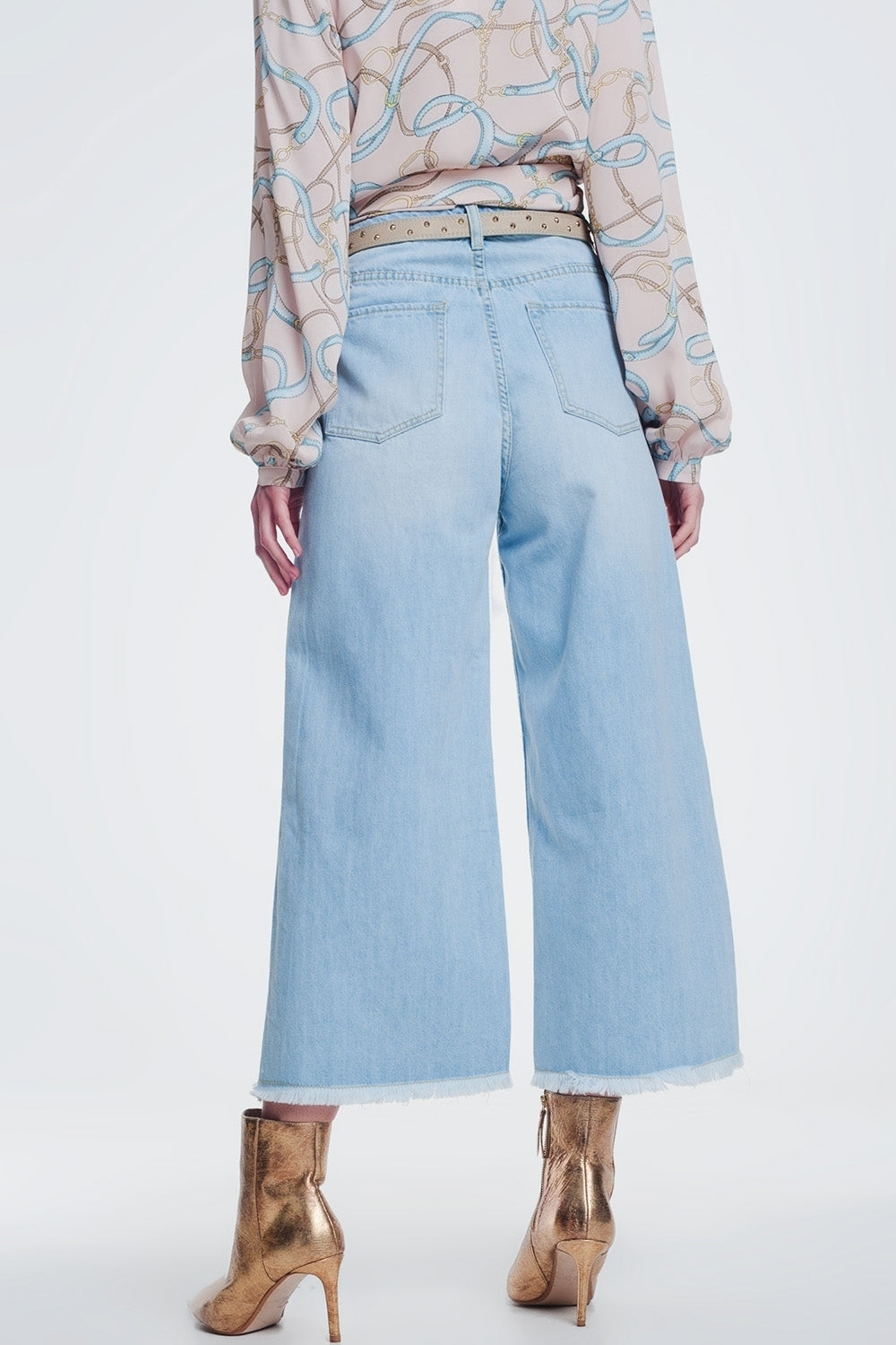 Vaqueros culotte con dobladillo rasgado