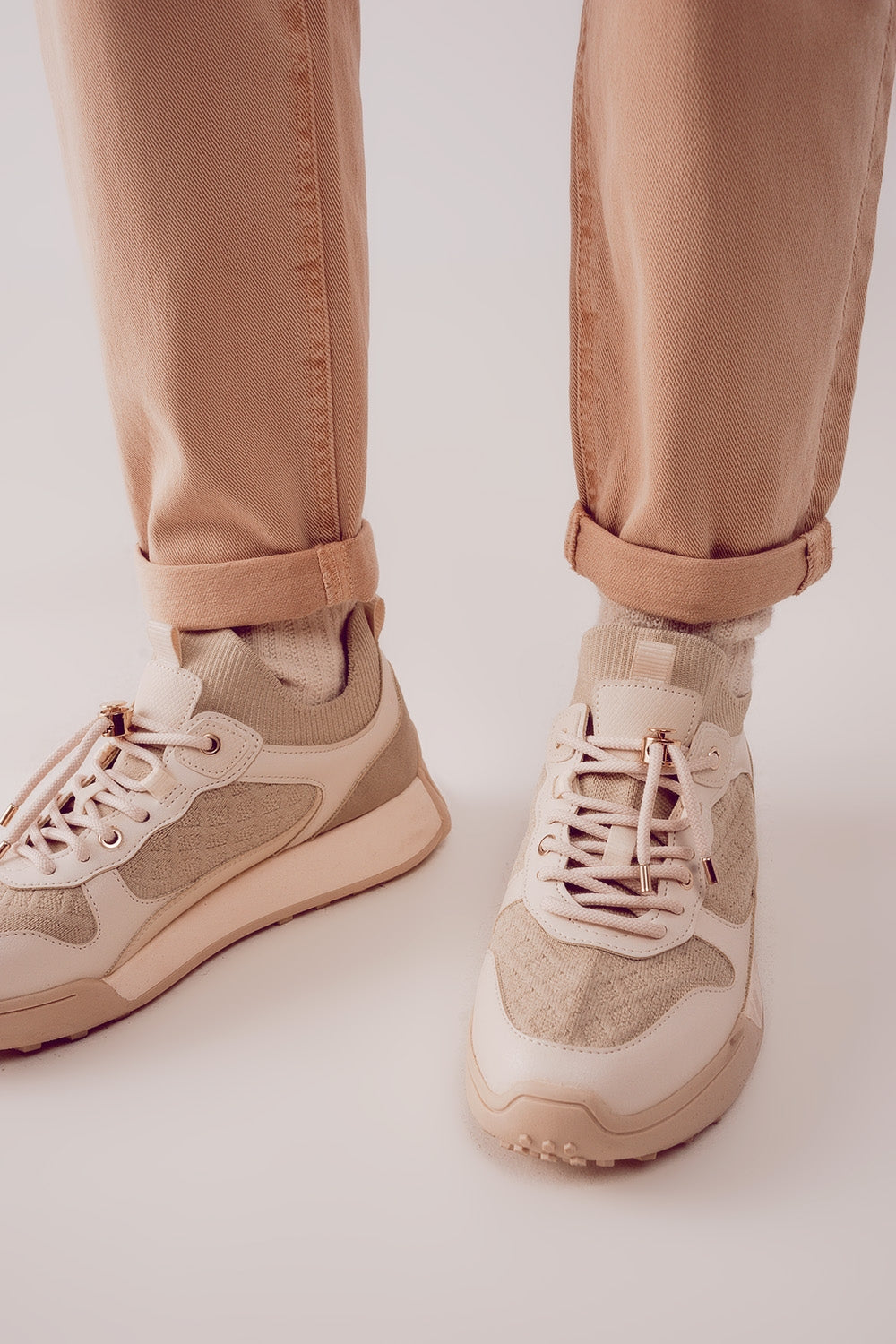 Vaqueros de algodón de talle medio en BEIGE