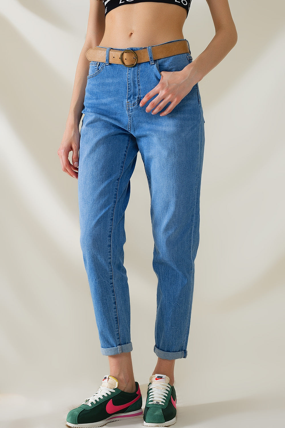 Vaqueros de cintura alta en denim elástico de lavado medio