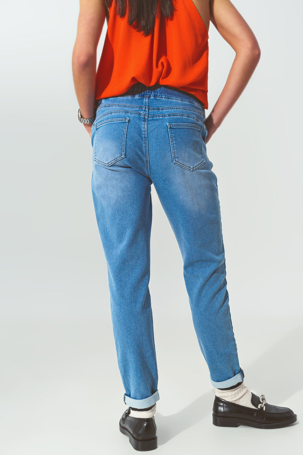 Vaqueros estilo joggers con cordón