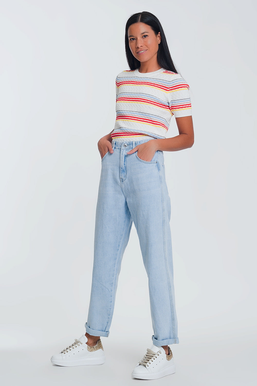 Vaqueros mom de talle alto con azul claro