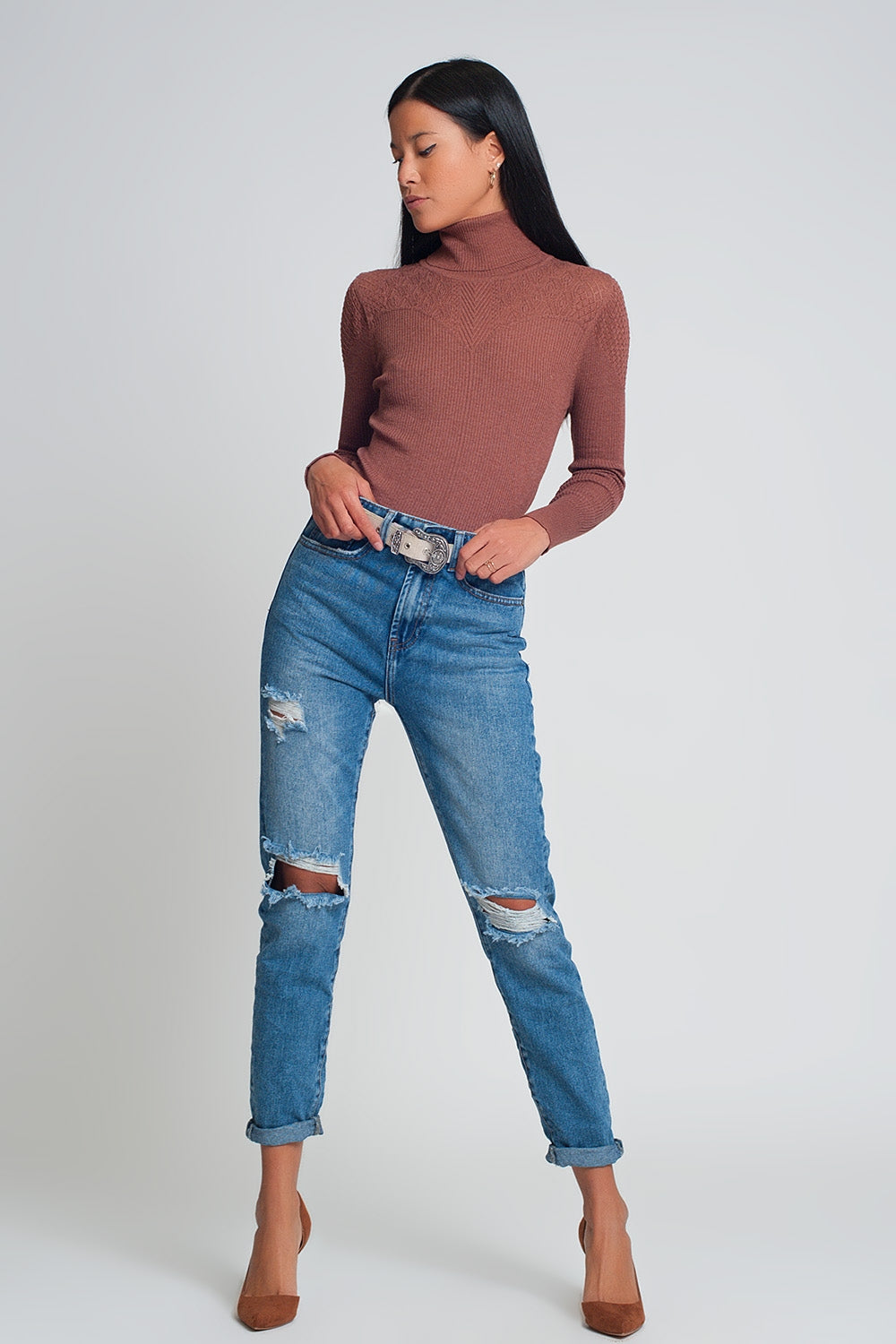 Vaqueros mom de talle alto con rodillas rotas en azul oscuro lavado