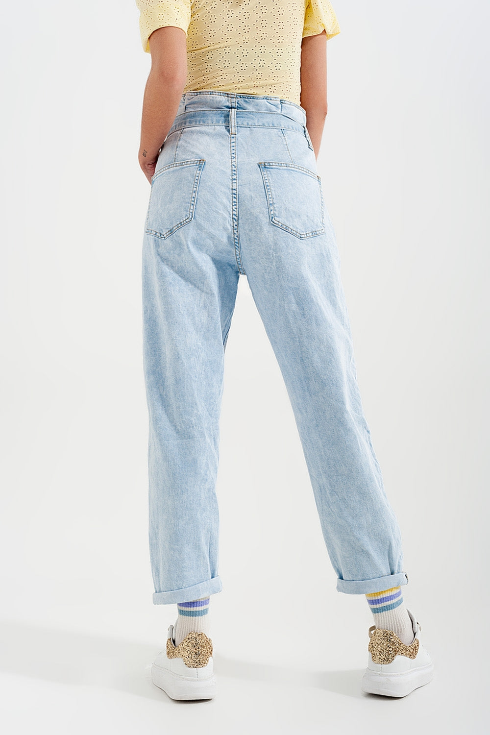 Vaqueros tapered con cintura paper bag en lavado claro vintage