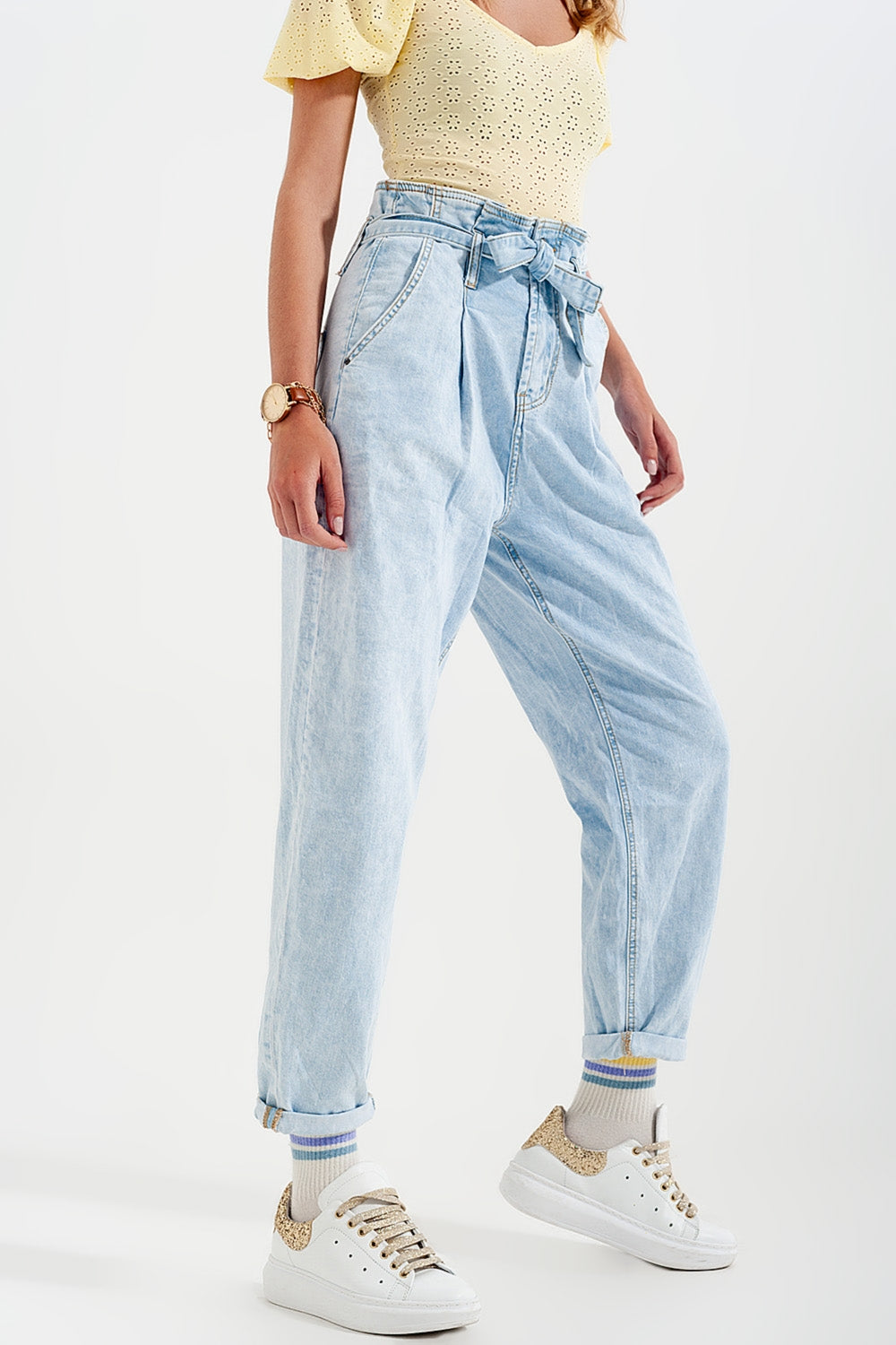 Vaqueros tapered con cintura paper bag en lavado claro vintage