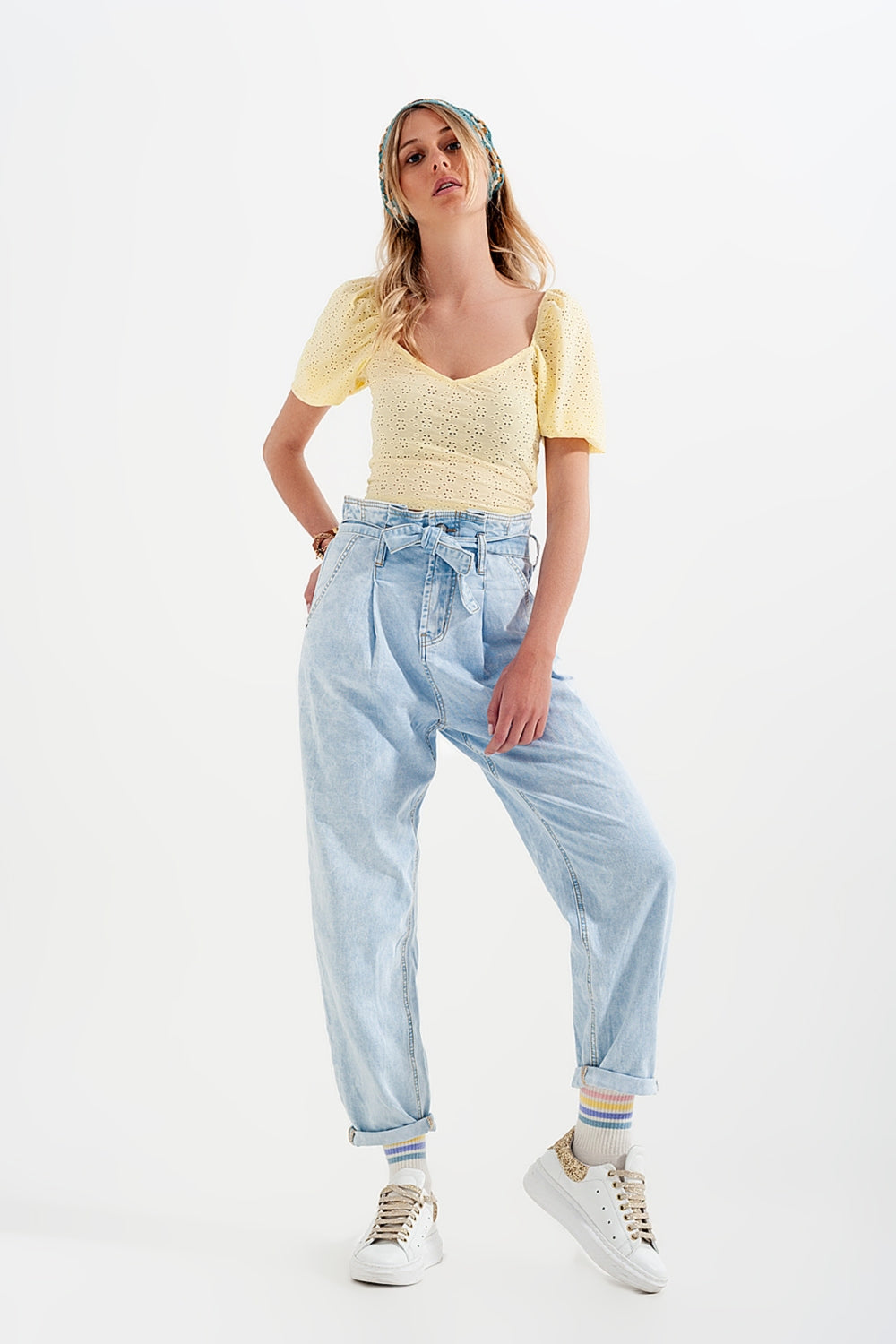Vaqueros tapered con cintura paper bag en lavado claro vintage