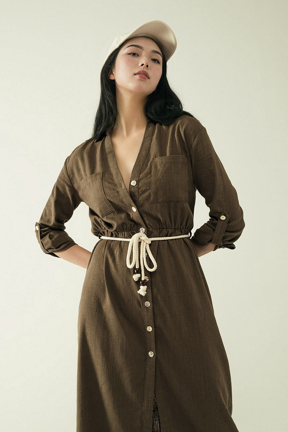 Vestido camisero Khaki de manga larga con cierre de botones