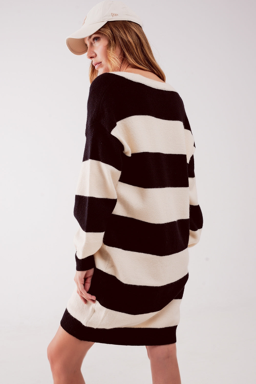 Vestido color crema y negro estilo jersey a rayas