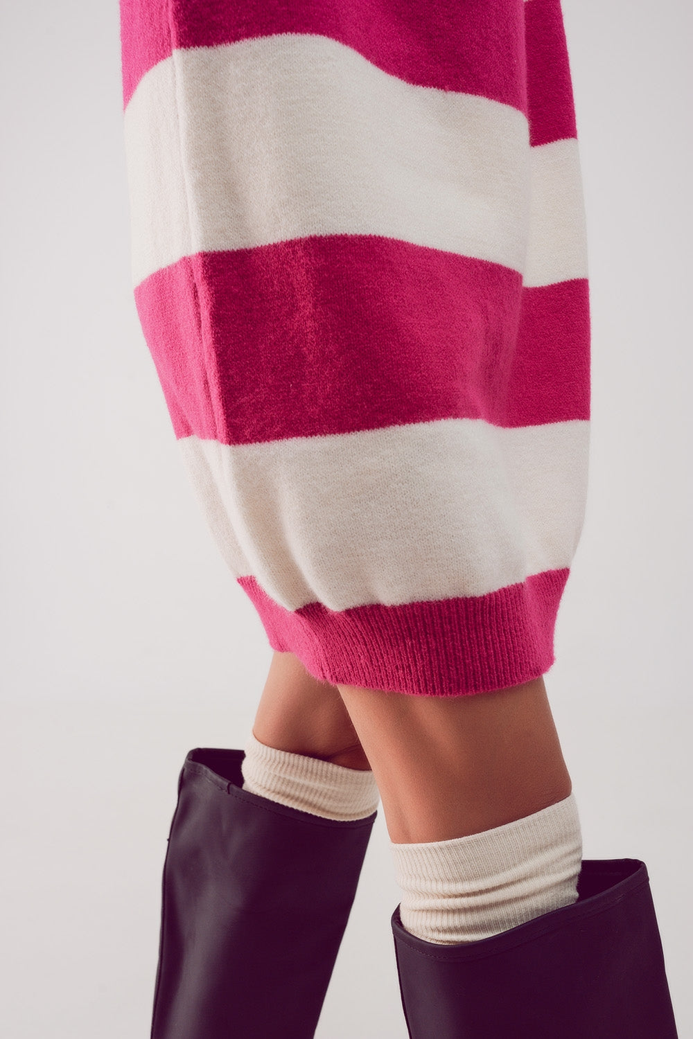 Vestido color fucsia y negro estilo jersey a rayas