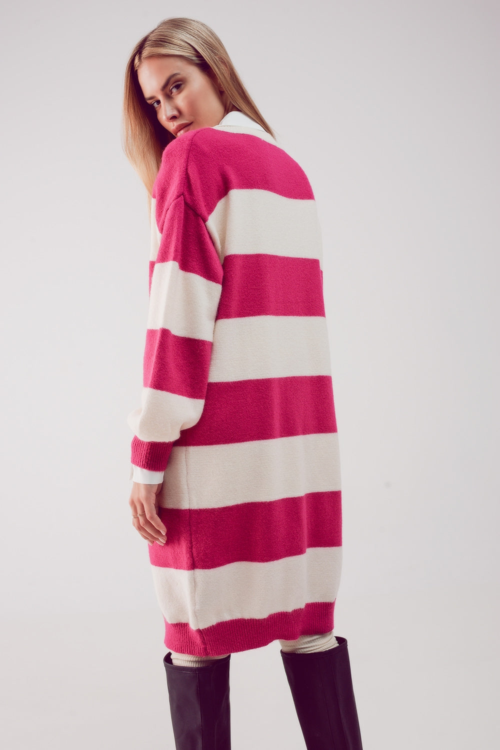 Vestido color fucsia y negro estilo jersey a rayas