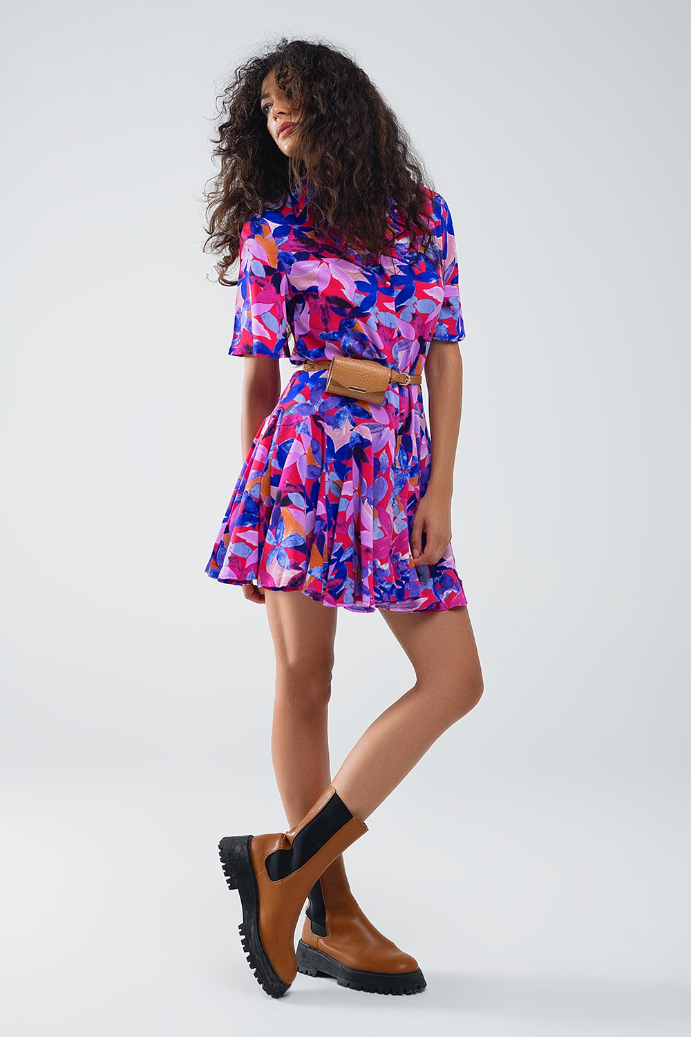 Vestido Corto Camisero Fluido Con Estampado En Fucsia y Morado
