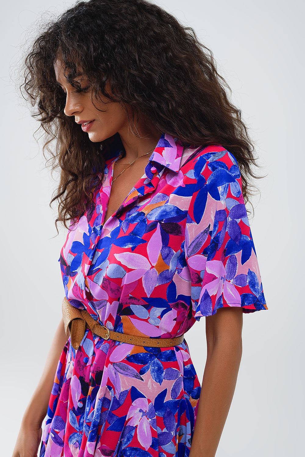 Vestido Corto Camisero Fluido Con Estampado En Fucsia y Morado